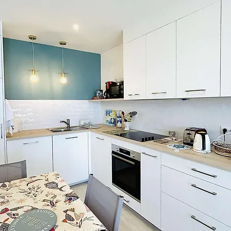 Rénové Face Avec Terrasse, 2 Pièces, 3 Couchages à - Fr-1-245-193 Apartamento