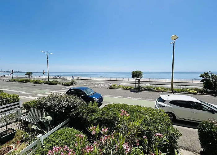 Renove Face Avec Terrasse, 2 Pieces, 3 Couchages A - Fr-1-245-193 * La Baule